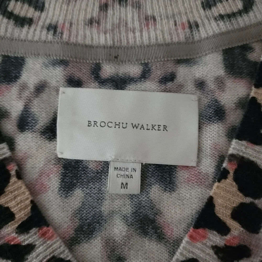 Brochu Walker Cashmere The Kelso Leopard Print Vee Sweater - Picture 6 of 10